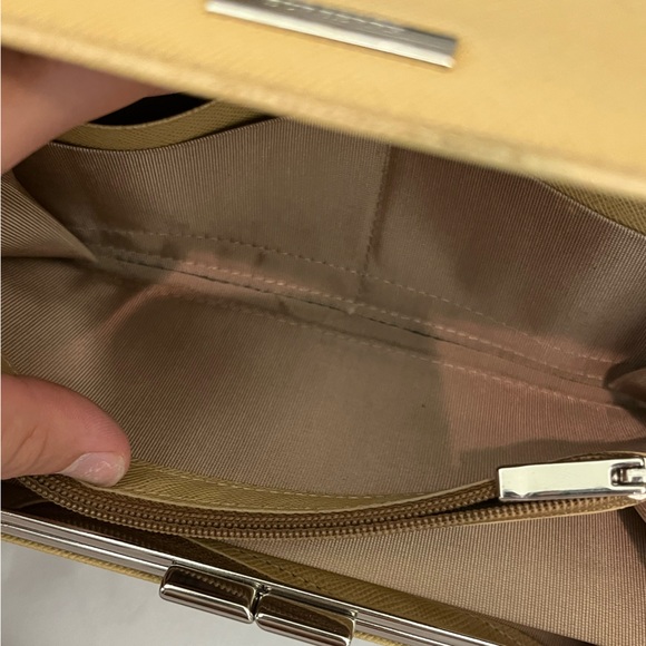 Authentic Buberry leather wallet - Picture 9 of 13